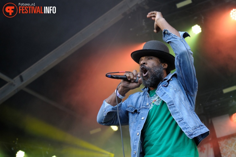 Cody ChesnuTT op Welcome To The Village 2017 - Vrijdag foto