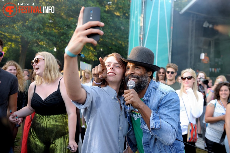 Cody ChesnuTT op Welcome To The Village 2017 - Vrijdag foto