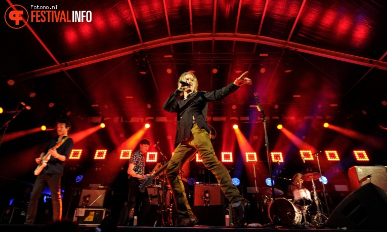 Franz Ferdinand op Welcome To The Village 2017 - Zaterdag foto