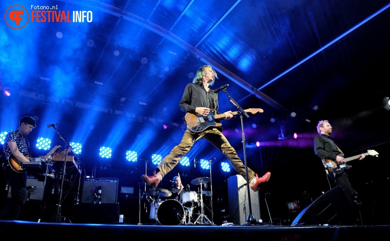 Franz Ferdinand op Welcome To The Village 2017 - Zaterdag foto