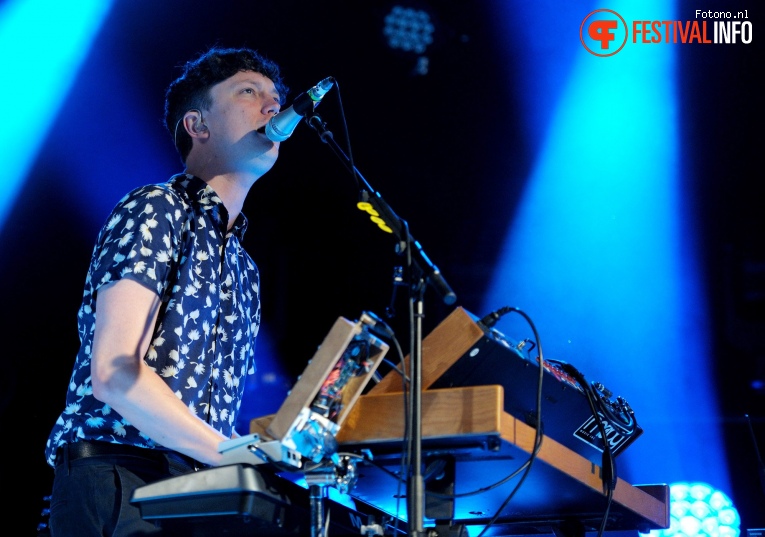 Franz Ferdinand op Welcome To The Village 2017 - Zaterdag foto