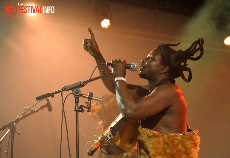 King Ayisoba op Welcome To The Village 2017 - Zaterdag foto