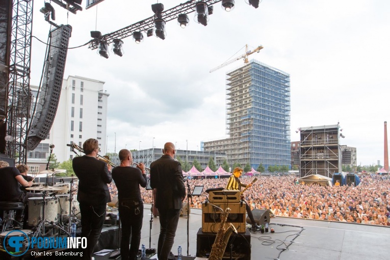 Di-rect op Bryan Adams - 12/08 - Strijp-S foto