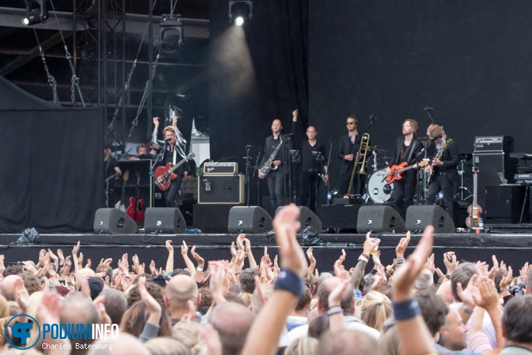 Di-rect op Bryan Adams - 12/08 - Strijp-S foto