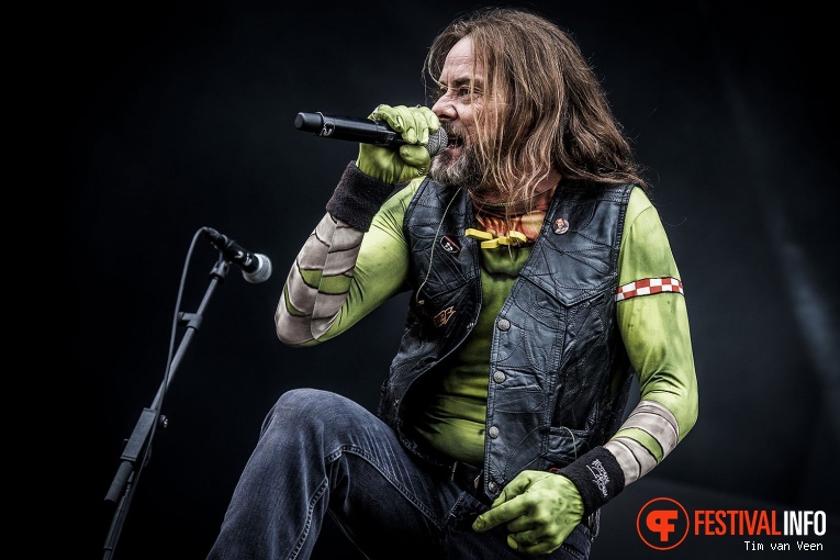 Flotsam and Jetsam op Into The Grave 2017 - Vrijdag foto