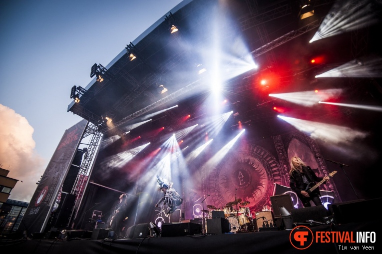 Arch Enemy op Into The Grave 2017 - Zaterdag foto
