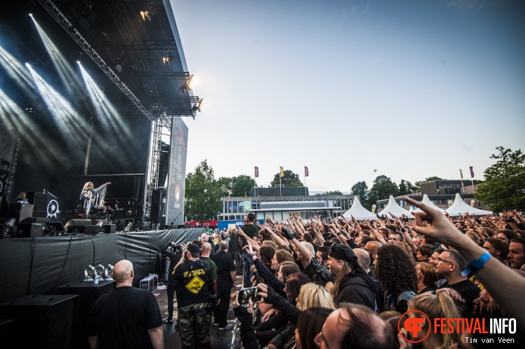 Arch Enemy op Into The Grave 2017 - Zaterdag foto