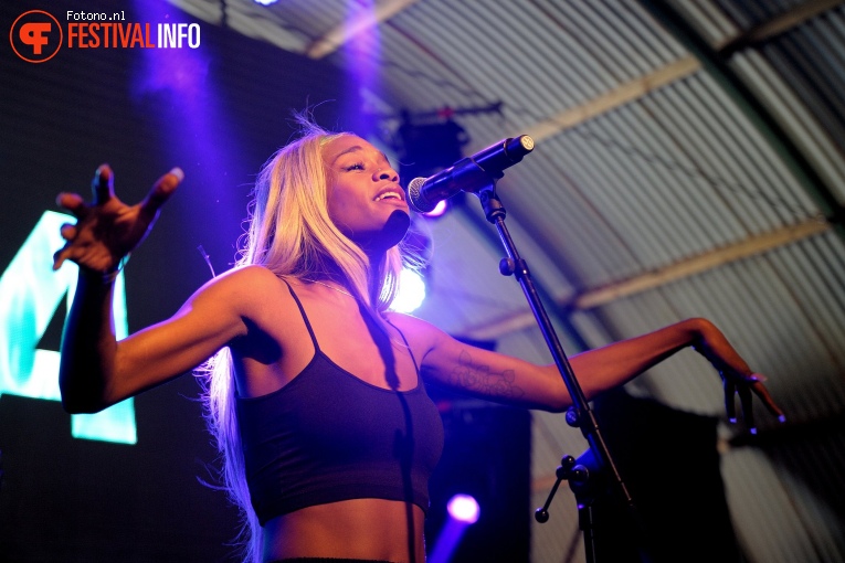 Abra op Lowlands 2017 - Vrijdag foto