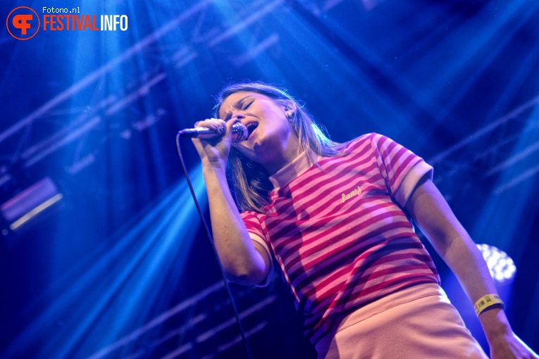 Léon op Lowlands 2017 - Vrijdag foto