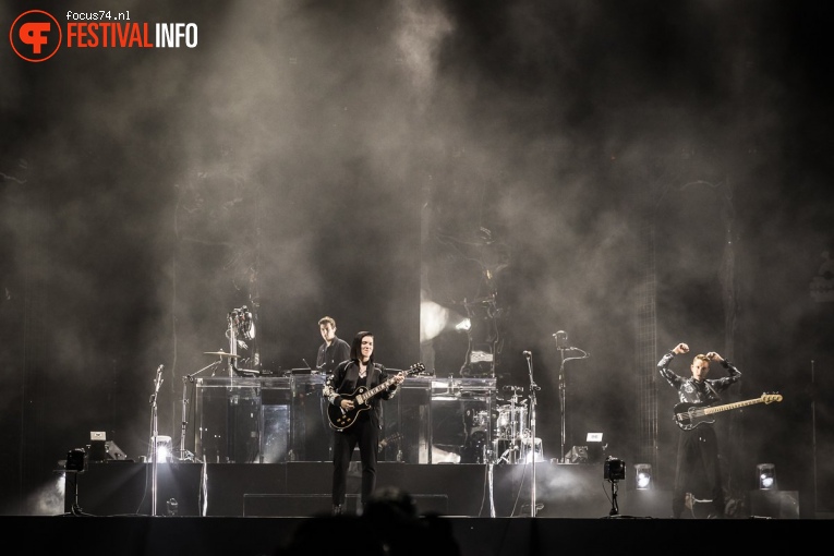 The XX op Lowlands 2017 - Vrijdag foto