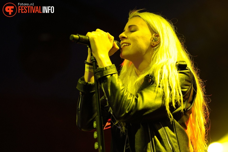 PVRIS op Lowlands 2017 - Vrijdag foto