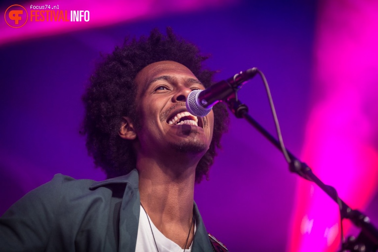 Jeangu Macrooy op Lowlands 2017 - Zaterdag foto