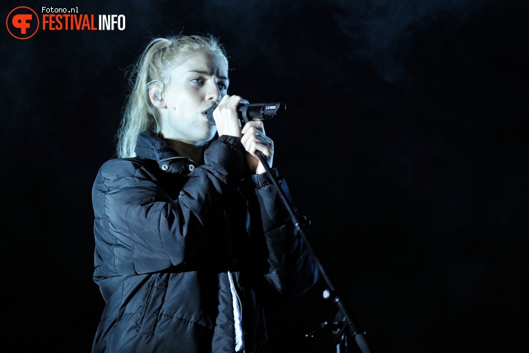 London Grammar op Lowlands 2017 - Zaterdag foto