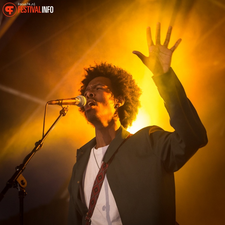 Jeangu Macrooy op Lowlands 2017 - Zaterdag foto