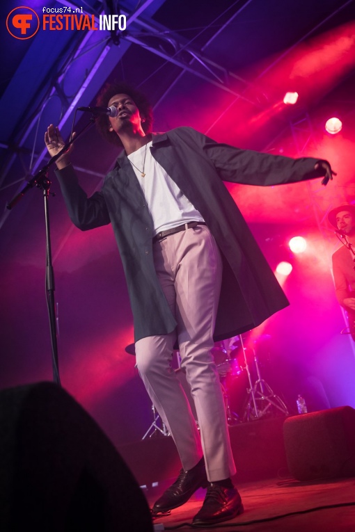 Jeangu Macrooy op Lowlands 2017 - Zaterdag foto