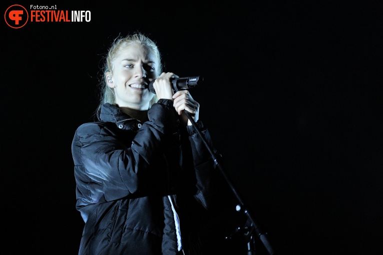 London Grammar op Lowlands 2017 - Zaterdag foto