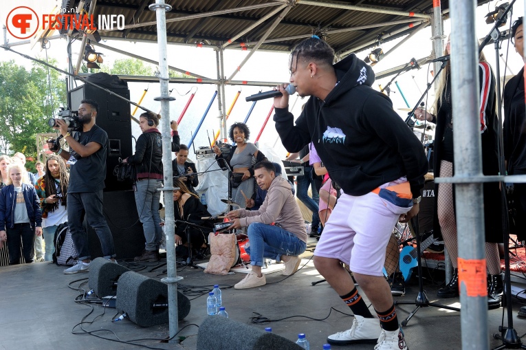 Ronnie Flex op Lowlands 2017 - Zaterdag foto