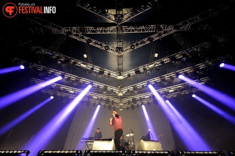 Future Islands op Lowlands 2017 - Zondag foto