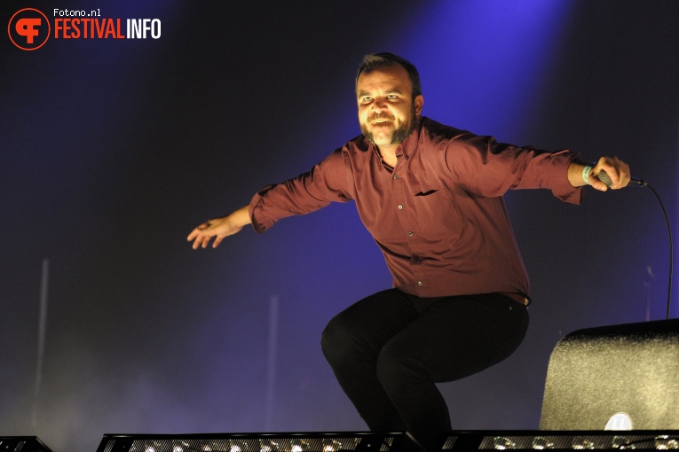 Future Islands op Lowlands 2017 - Zondag foto