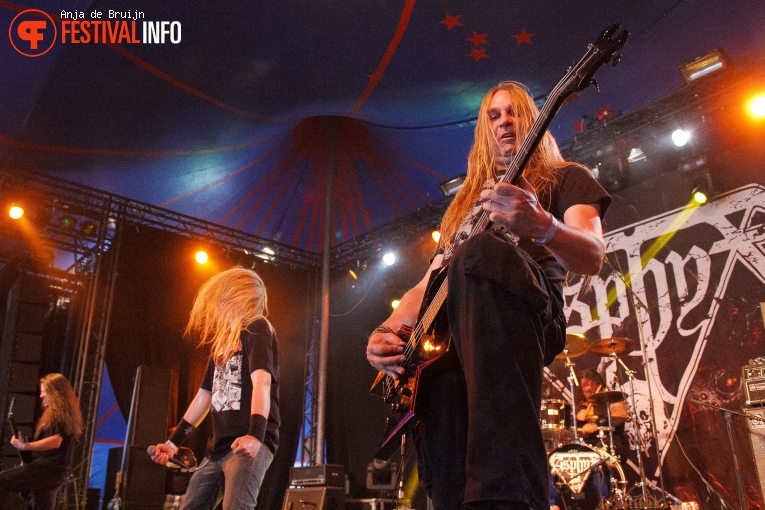 Asphyx op Baroeg Open Air 2017 foto