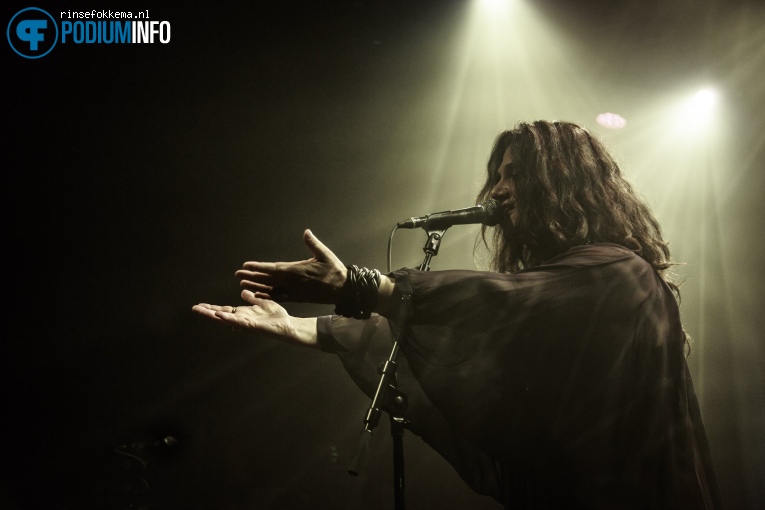 Sari Schorr & The Engine Room op Sari Schorr - 05/10 - De Helling foto