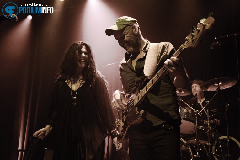 Sari Schorr & The Engine Room op Sari Schorr - 05/10 - De Helling foto