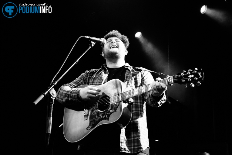 Craig Gallagher op Gavin James - 07/10 - Effenaar foto
