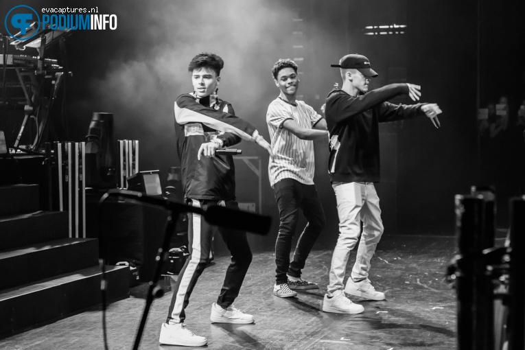 The Bomb Digz op Jacob Sartorius - 11/10 - TivoliVredenburg foto