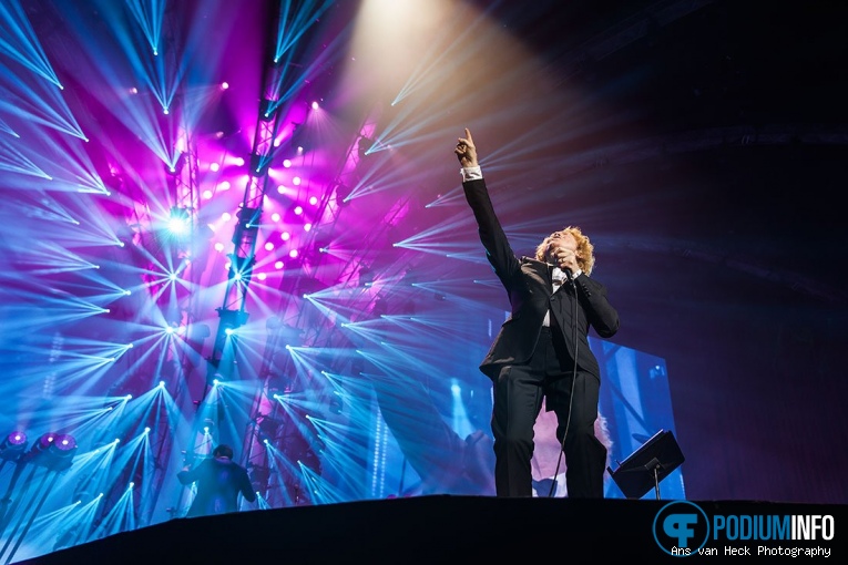 Simply Red op Symphonica in Rosso met Simply Red - 25/10 - Ziggo Dome foto