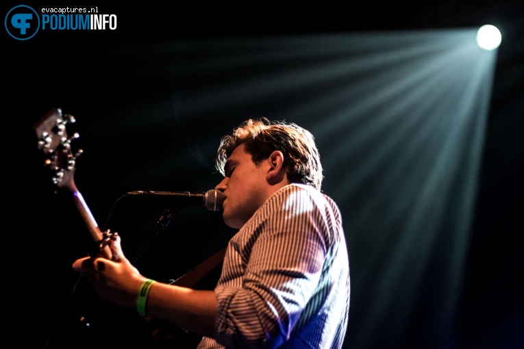 Axel Flóvent op Alex Vargas - 26/10 - Effenaar foto