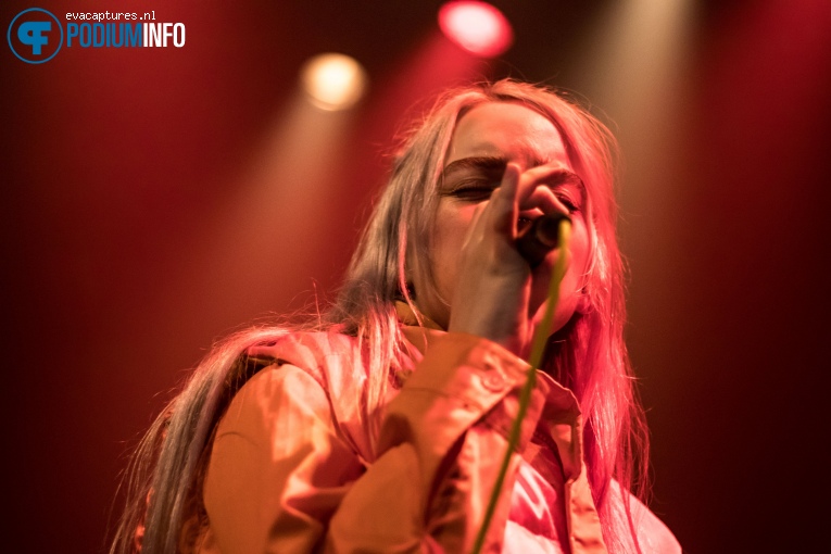 Billie Eilish op Billie Eilish - 27/10 - Melkweg Upstairs foto
