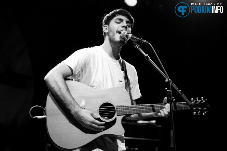 Nico Laska op Tim Vantol - 26/10 - Paradiso foto