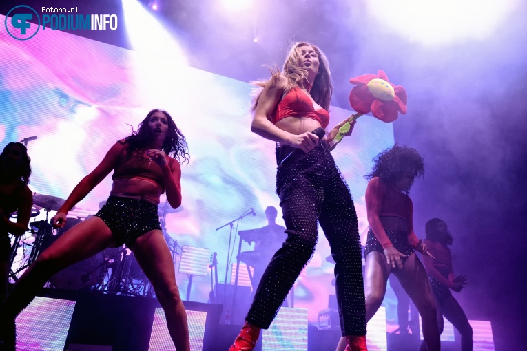 Zara Larsson op Zara Larsson - AFAS Live - 31/10 foto