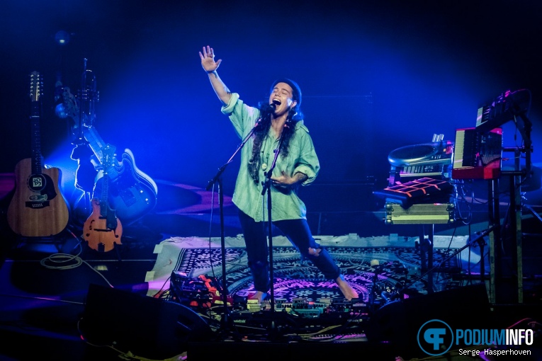 Tash Sultana op Tash Sultana - 31/10 - TivoliVredenburg foto