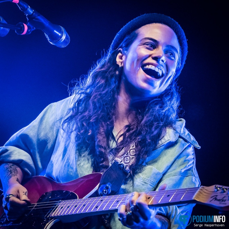 Tash Sultana op Tash Sultana - 31/10 - TivoliVredenburg foto