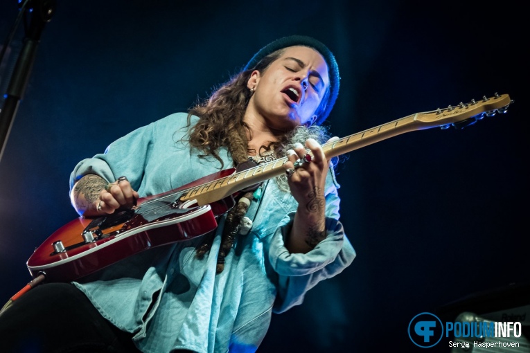 Tash Sultana op Tash Sultana - 31/10 - TivoliVredenburg foto