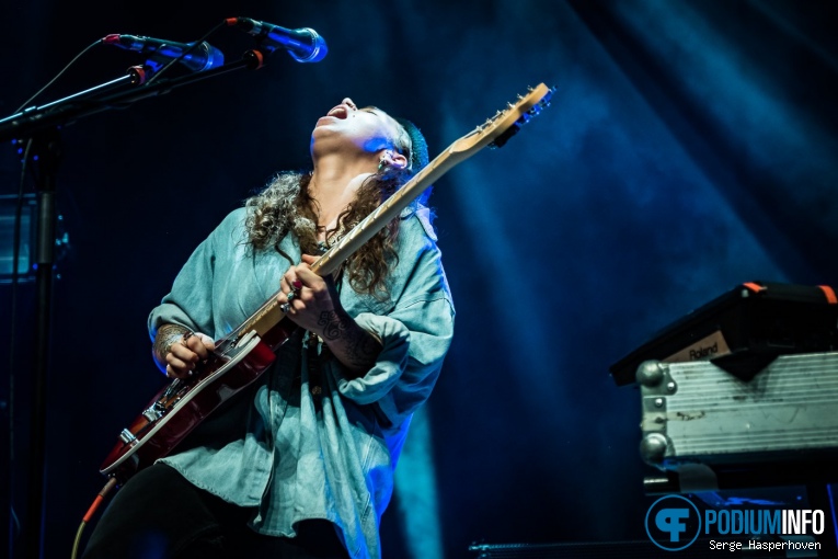 Tash Sultana op Tash Sultana - 31/10 - TivoliVredenburg foto