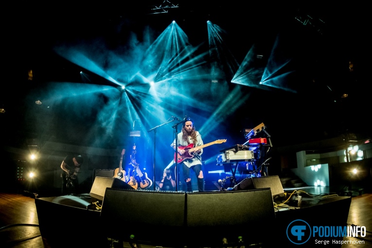 Foto Tash Sultana op Tash Sultana - 31/10 - TivoliVredenburg