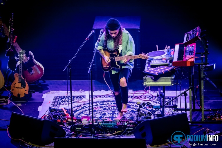 Foto Tash Sultana op Tash Sultana - 31/10 - TivoliVredenburg