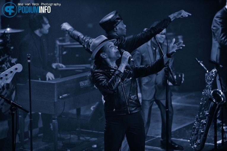 The Selecter op The Beat / The Selecter - 27/10 - Melkweg foto