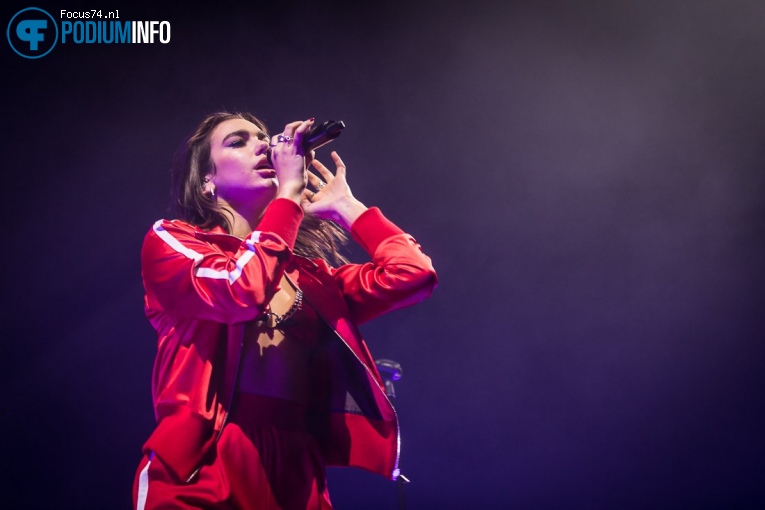 Dua Lipa op Dua Lipa - 5/11 - AFAS Live foto