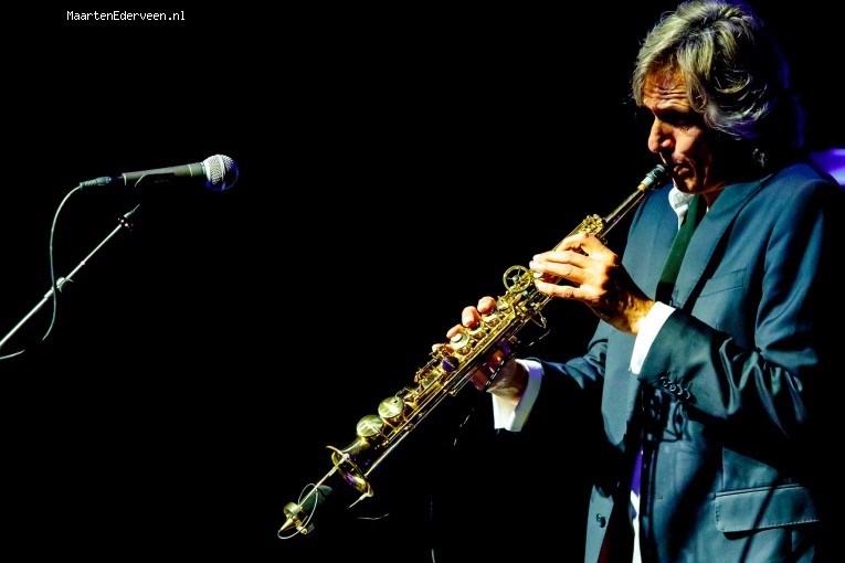 Foto The Dire Straits Experience op The Dire Straits - 5/11 - Paard