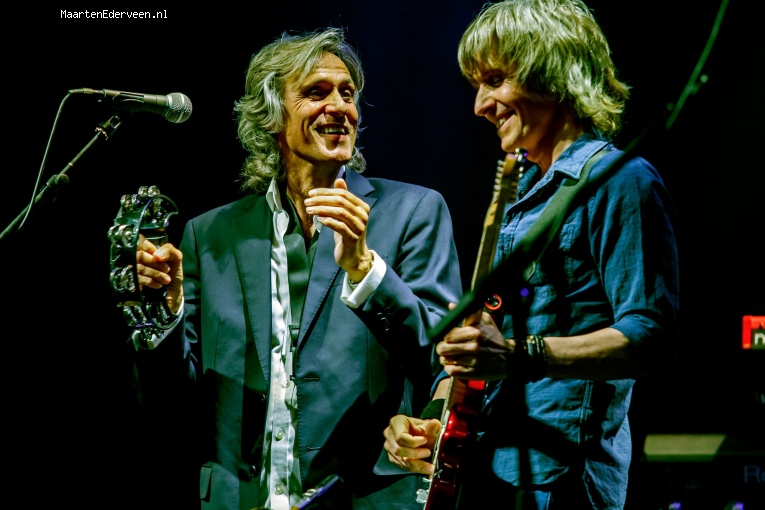 Foto The Dire Straits Experience op The Dire Straits - 5/11 - Paard