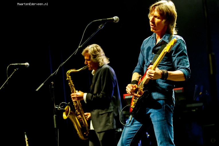 The Dire Straits Experience op The Dire Straits - 5/11 - Paard foto