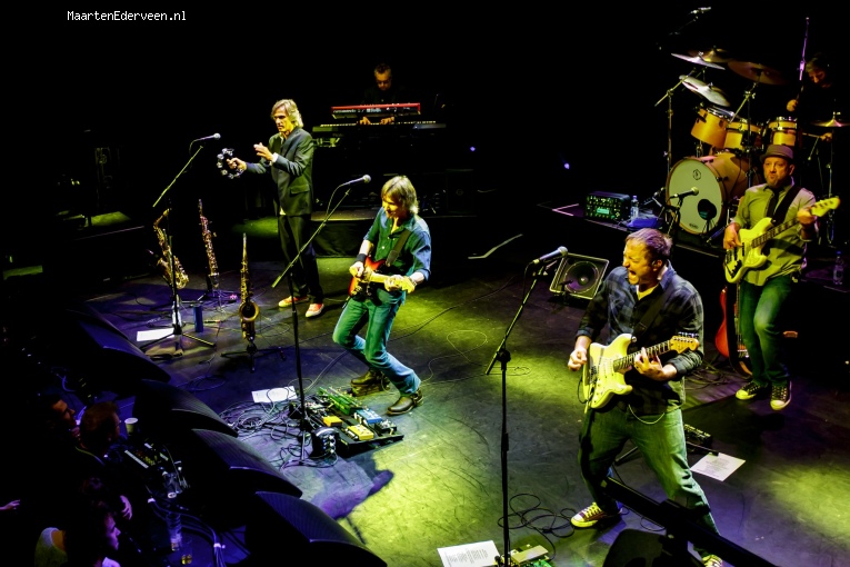 Foto The Dire Straits Experience op The Dire Straits - 5/11 - Paard
