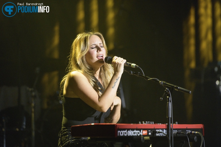 Lucie Silvas op Lucie Silvas - 11/11 - Melkweg foto