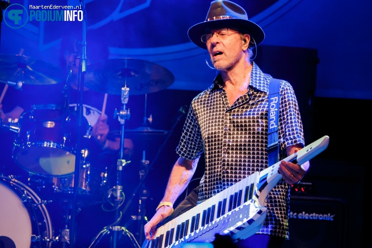 Manfred Mann's Earth Band op Manfred Mann's Earth Band - 11/11 - Boerderij foto