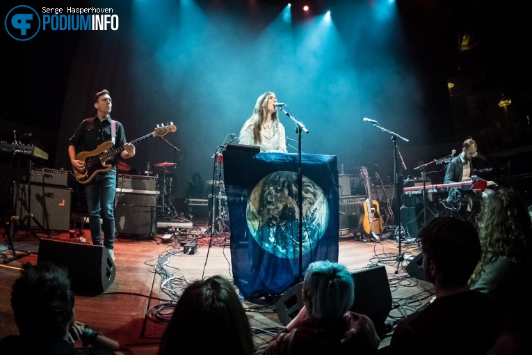 Weyes Blood op Father John Misty - 13/11 - Tivoli Vredenburg foto