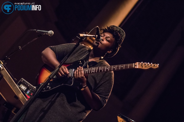 Tawiah op Moses Sumney - 16/11 - De Duif foto