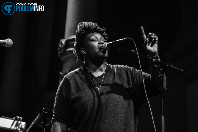 Tawiah op Moses Sumney - 16/11 - De Duif foto